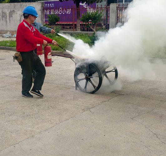 2025年鑫达能公司开展消防灭火演练